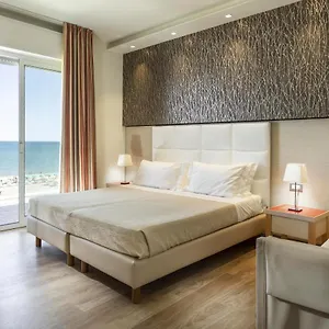 *** Hotel Kursaal - Fronte Mare Con Piscina Italia